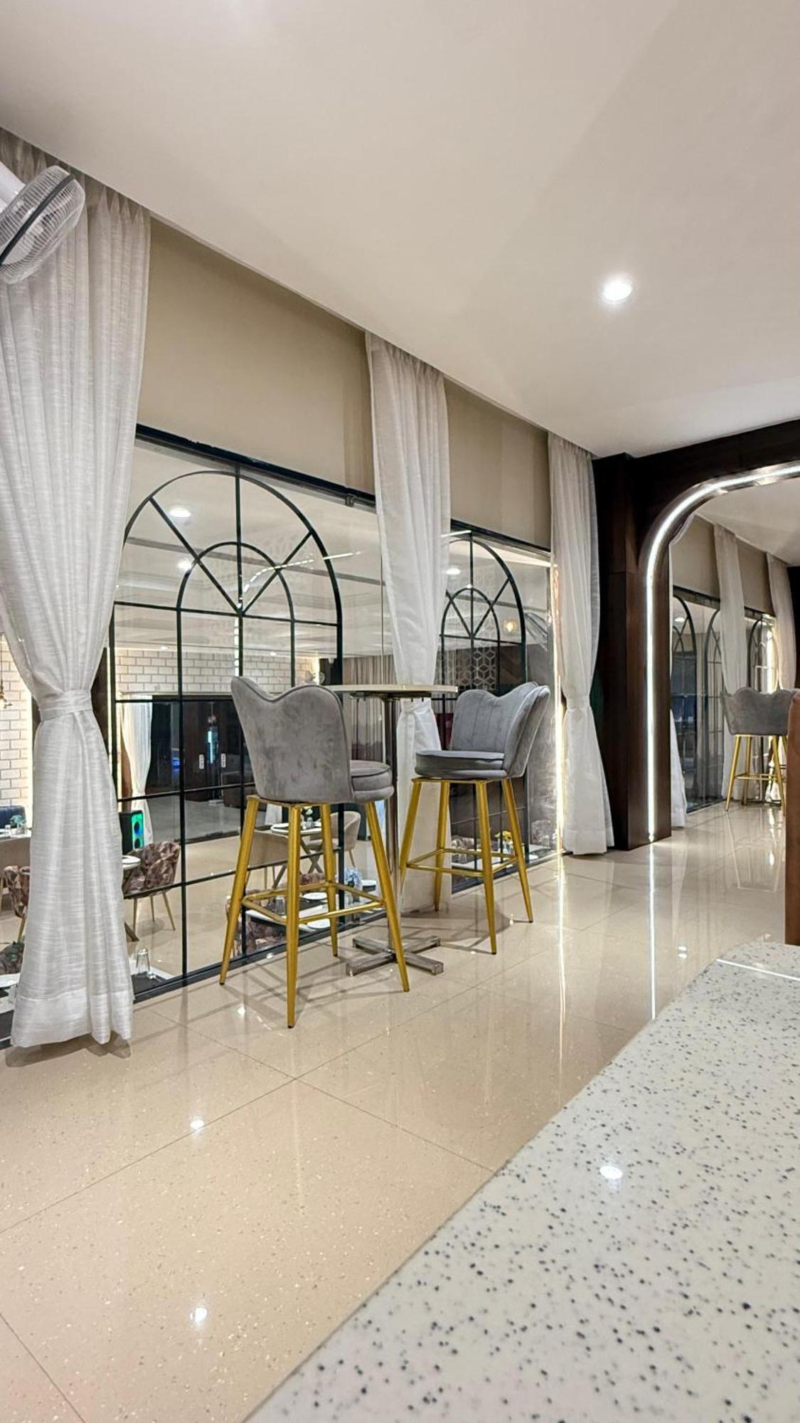 Hotel Emperor Paradise Bilāspur Eksteriør billede